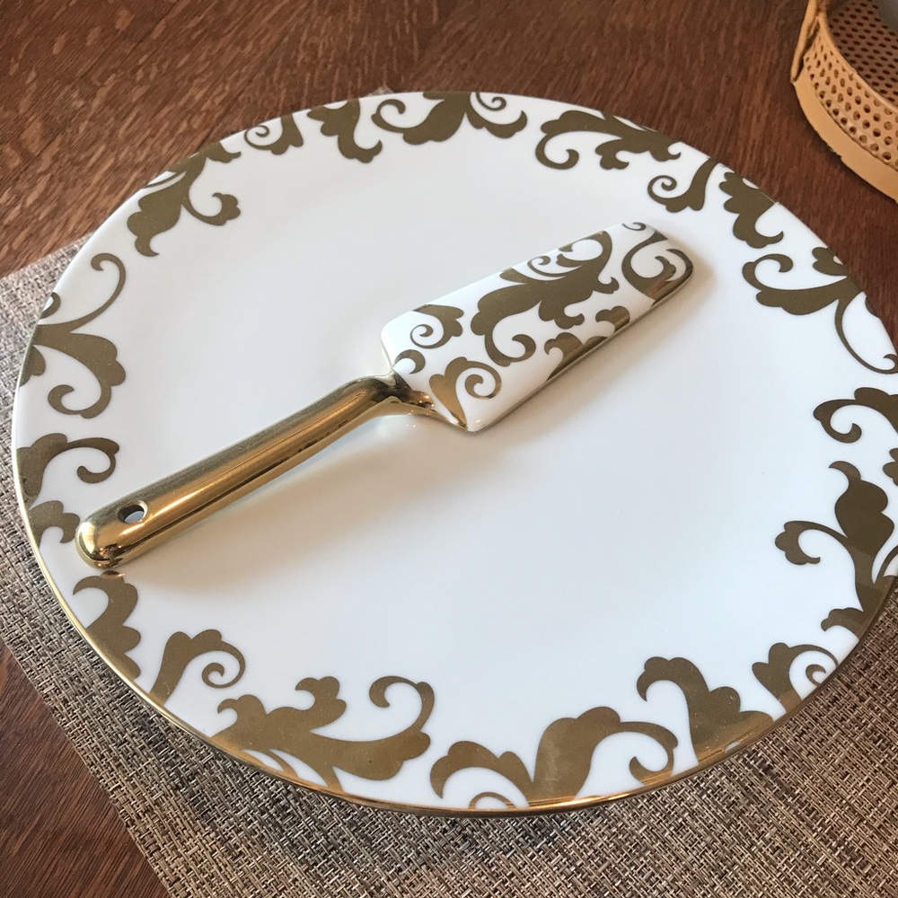 Decorative cake stand